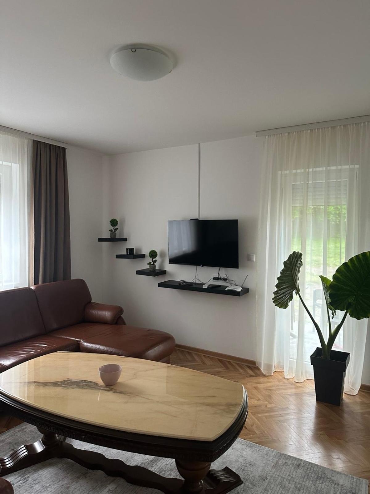 Apartment Holiday Vrnjačka Banja エクステリア 写真